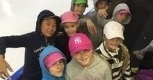 Yksinluistelijoiden leiritunnelmia Hervannasta